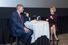 Judy Woodruff speaks with Dean Fritz Mayer at the 2024 Korbel Honors event.